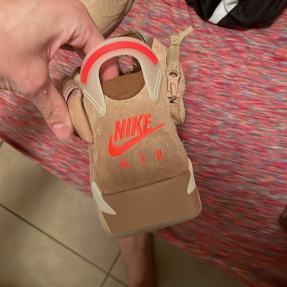 Jordan 6 British Khaki - Picture 11 of 14